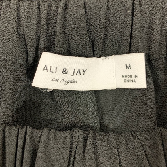 Ali & Jay Off The Shoulder Dress - Picture 6 of 7